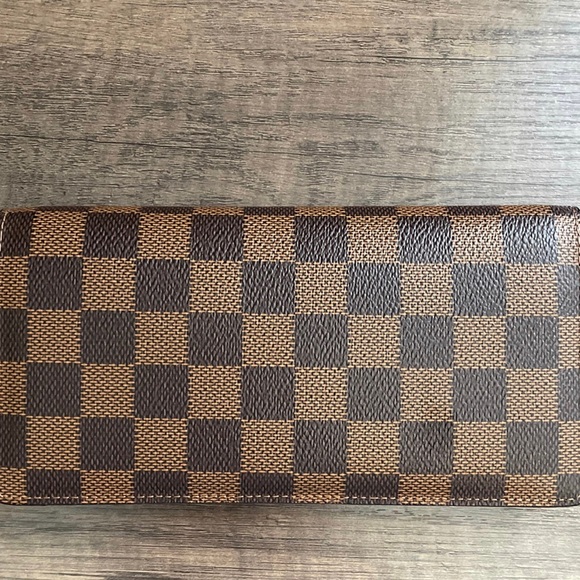 Louis Vuitton Wallet - Picture 3 of 7